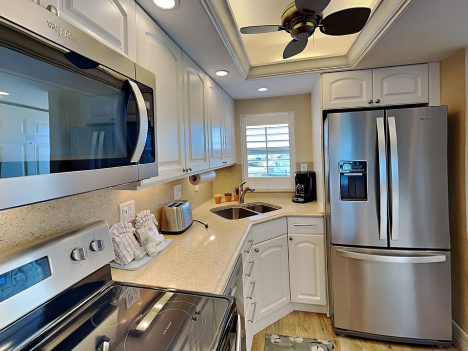 Kitchen - Fully Stocked Kitchen