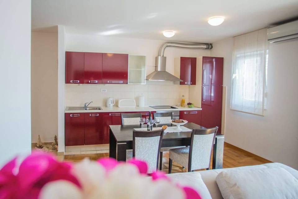 Apartment, Balcony, Sea View | Private kitchen | Coffee/tea maker, electric kettle