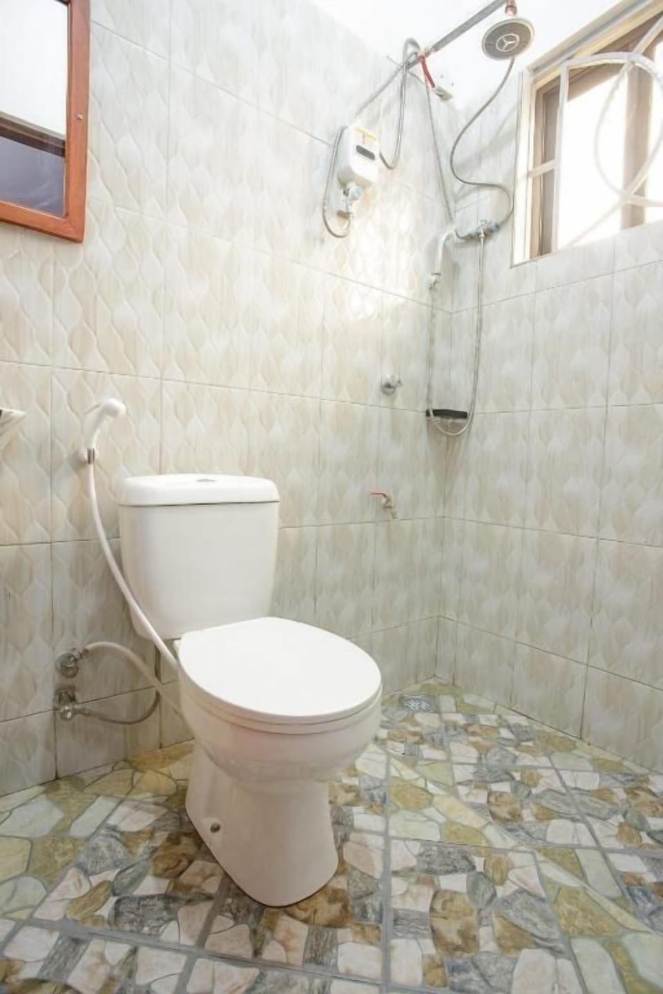 Shower, towels, soap, toilet paper