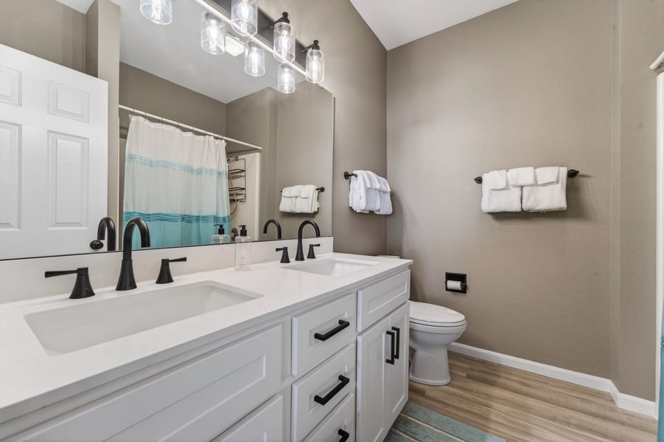BATHROOM 1