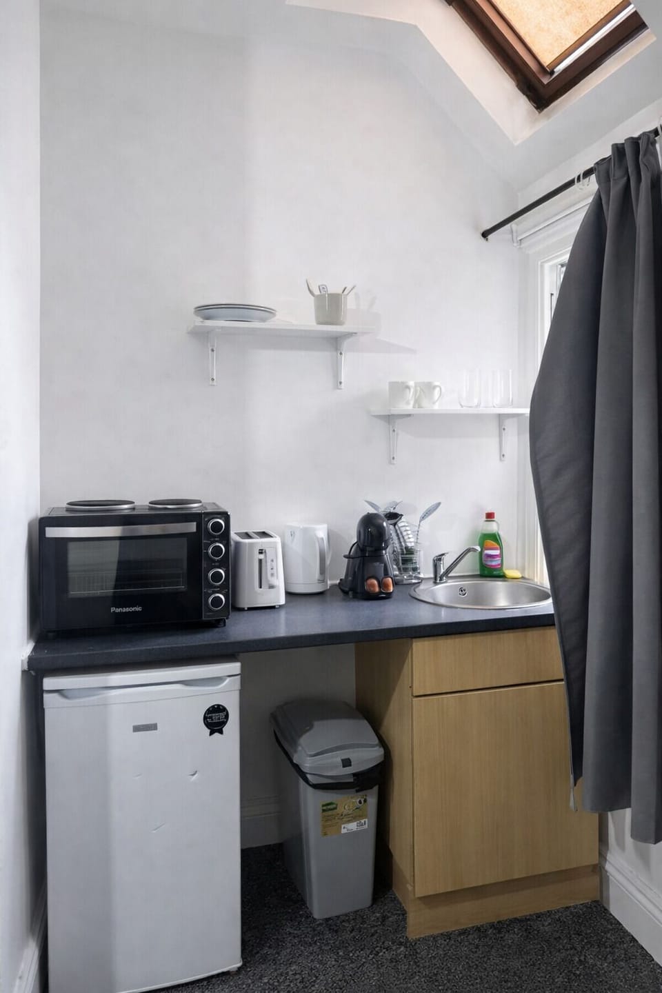 Standard Studio, Ensuite (Double) | Private kitchen | Fridge, microwave, oven, cookware/dishes/utensils