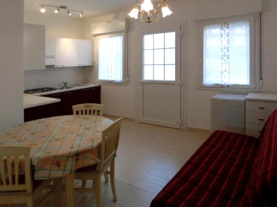 House, 2 Bedrooms, Terrace, Garden View | Dining room