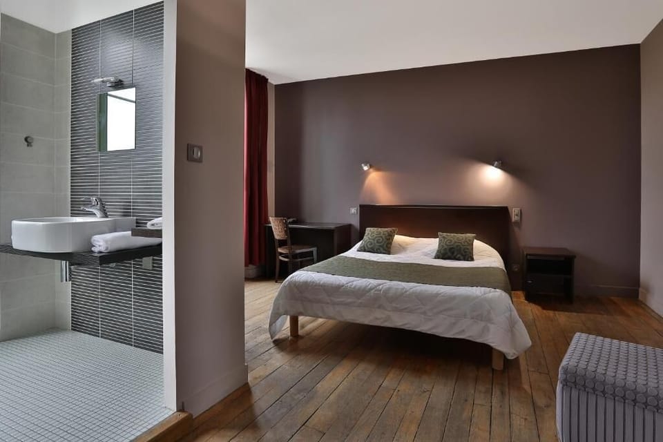 In-room safe, free WiFi, wheelchair access