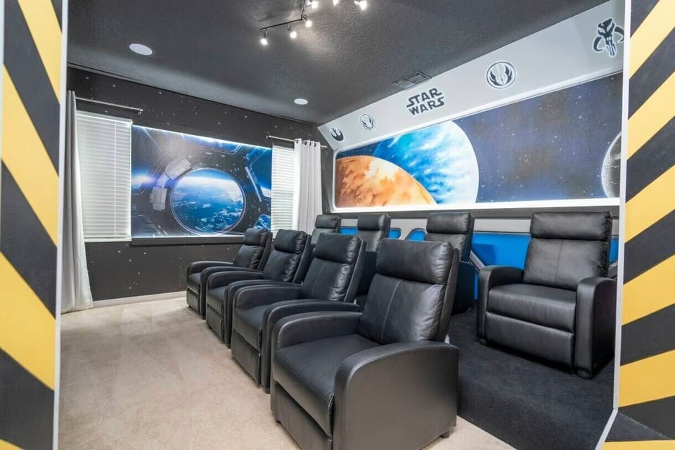 Communal lounge / TV room