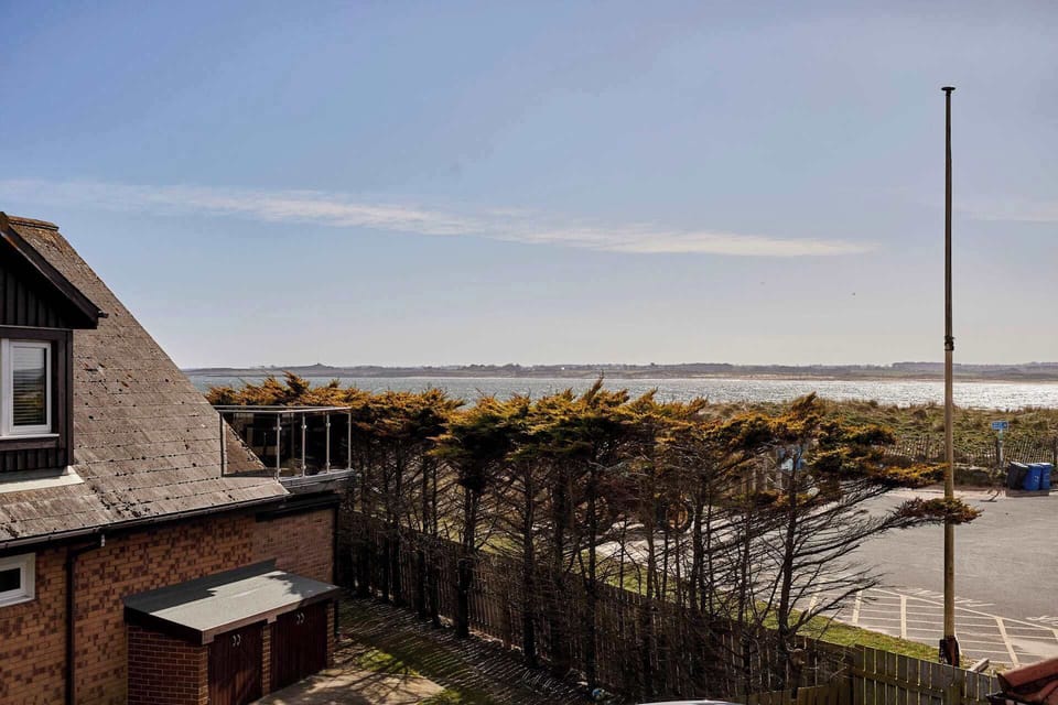 Baywatch, Beadnell - Host & Stay