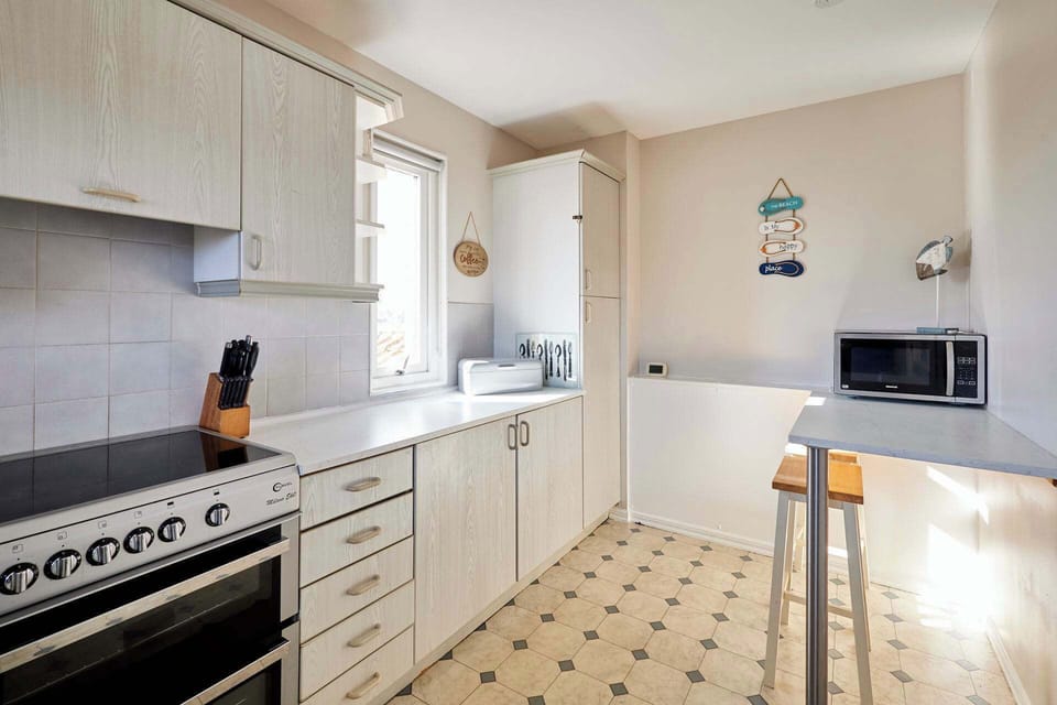 Baywatch, Beadnell - Host & Stay