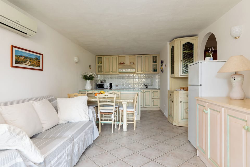Apartment, 2 Bedrooms | Living area | 30-inch TV with satellite channels