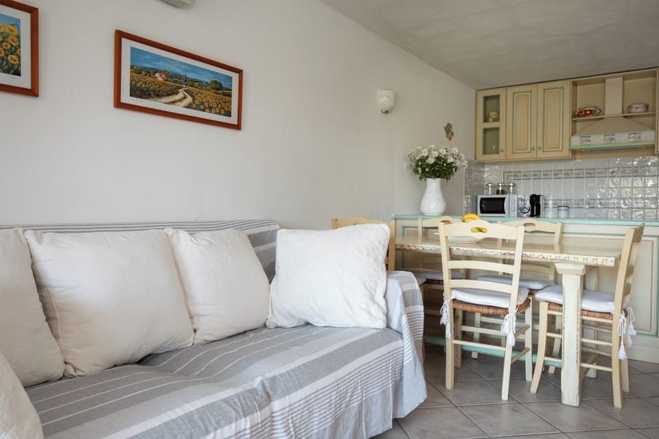 Apartment, 2 Bedrooms | Living area | 30-inch TV with satellite channels
