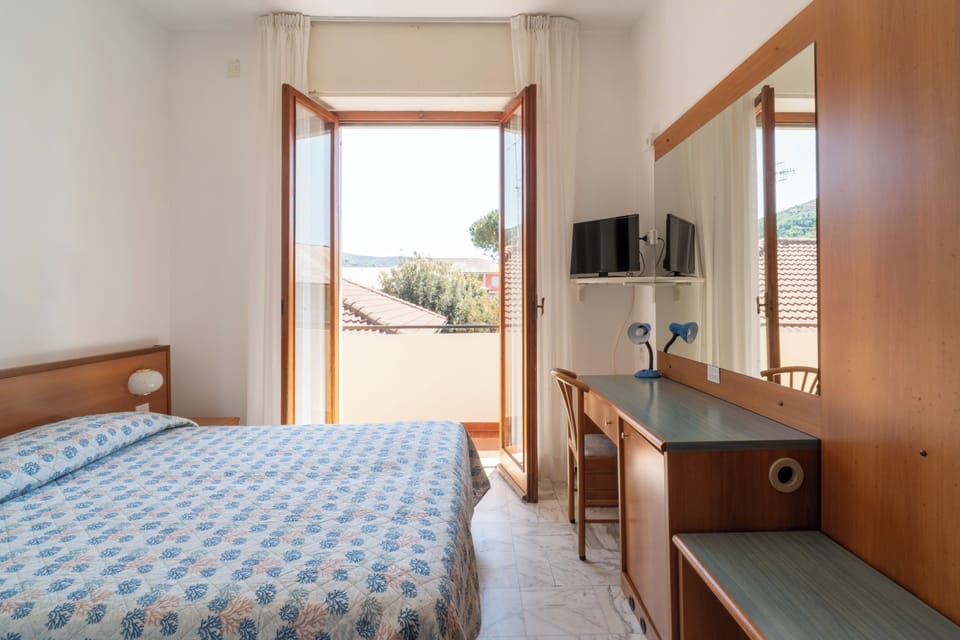 Standard Double or Twin Room | Minibar, in-room safe, free WiFi, bed sheets