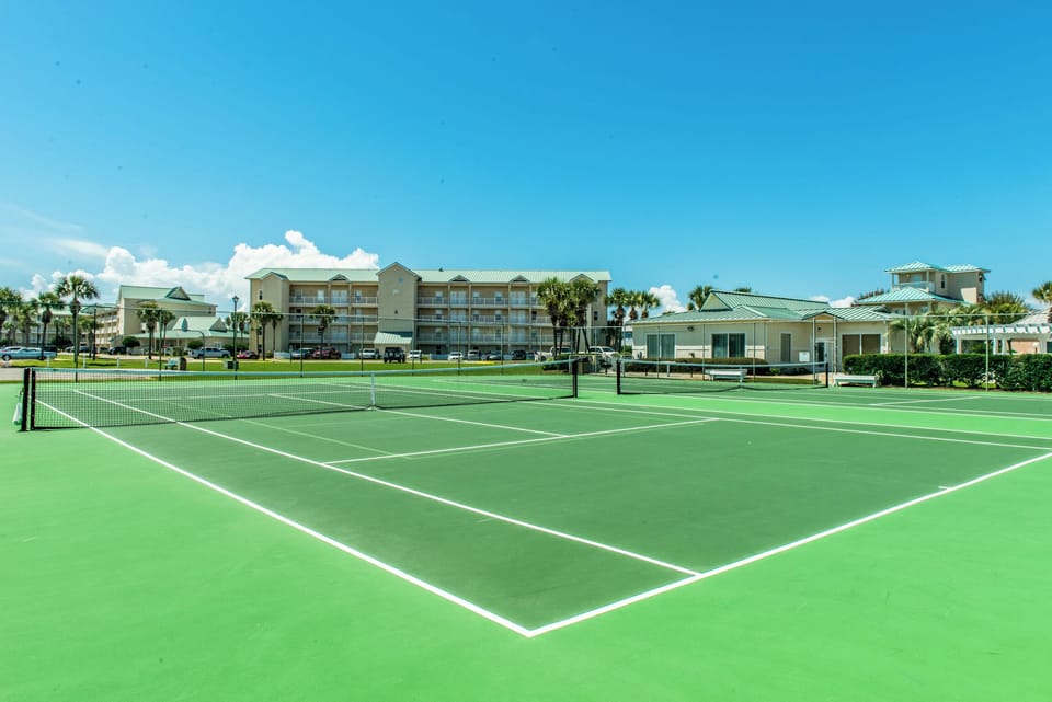 Tennis Courts - Maravilla