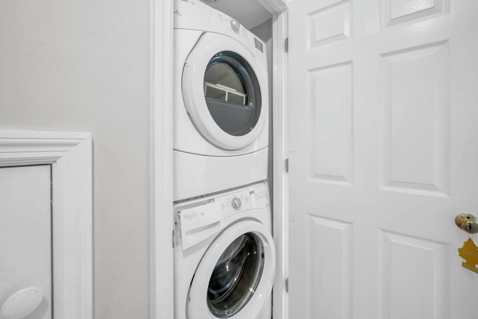 LAUNDRY CENTER