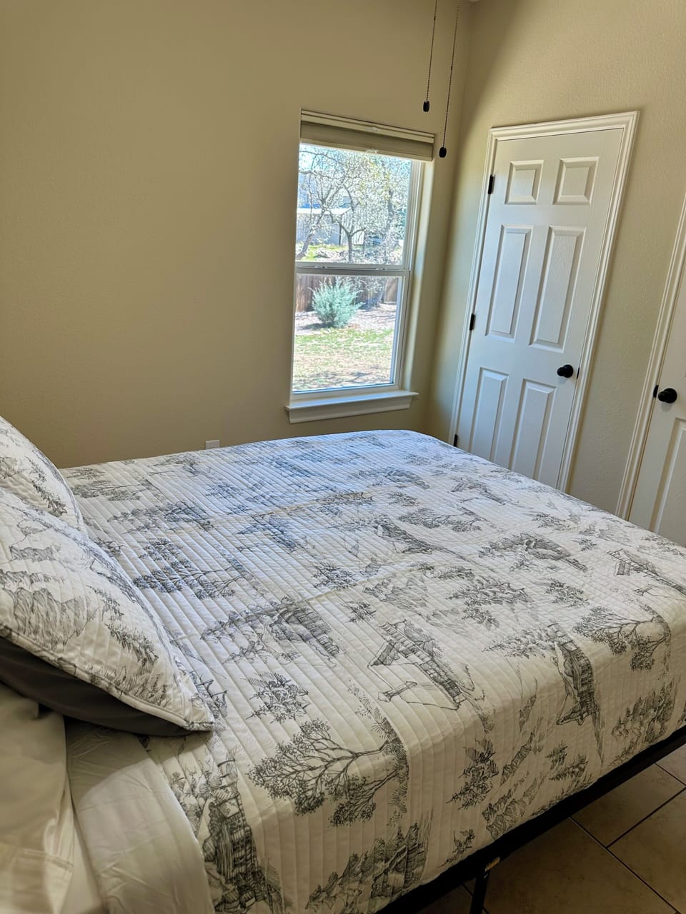 Bedroom number 3, queen size bed