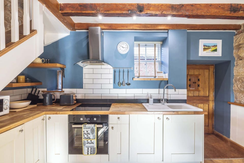 Cedar View, Whitby- Host & Stay