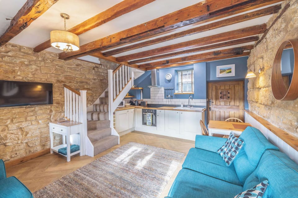 Cedar View, Whitby- Host & Stay