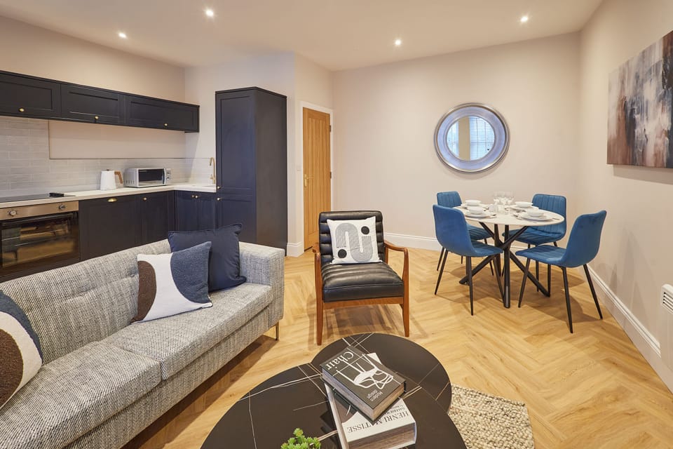 Flat 2 @ Temperance House, Saltburn by the sea- Host & Stay