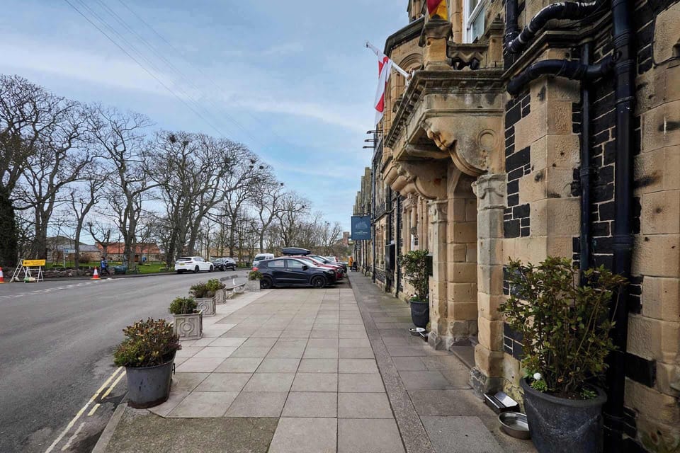 The Bamburgh Bolthole, Bamburgh- Host & Stay