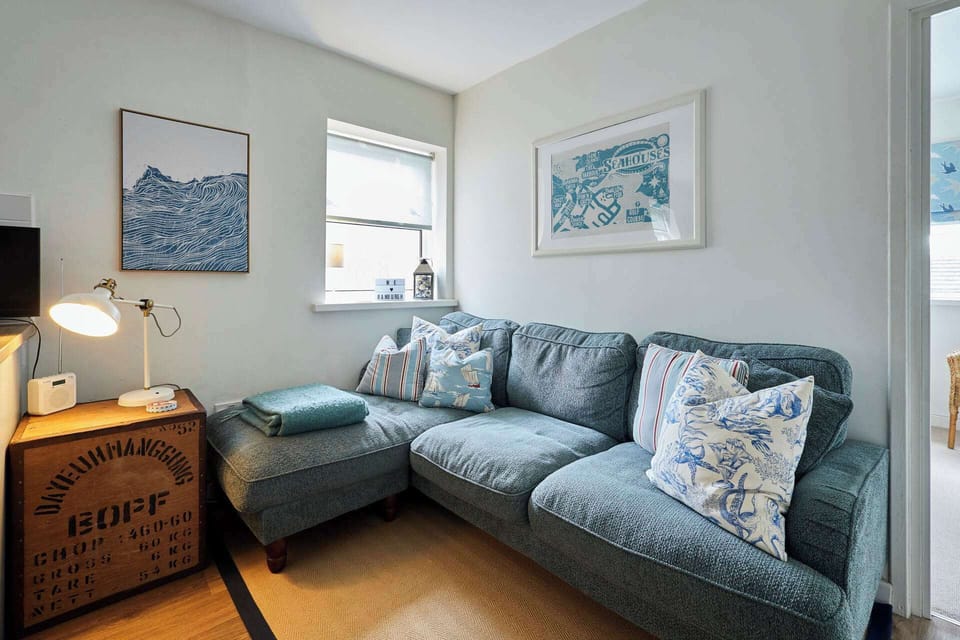 The Bamburgh Bolthole, Bamburgh- Host & Stay