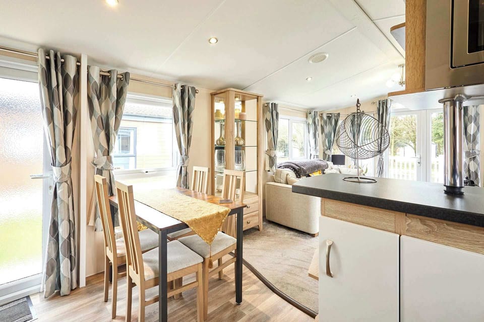 Wentbridge Lodge, Waplington Lane - Host & Stay