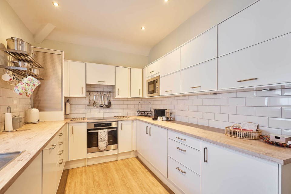Deepdale Apartment, Scarborough - Host & Stay