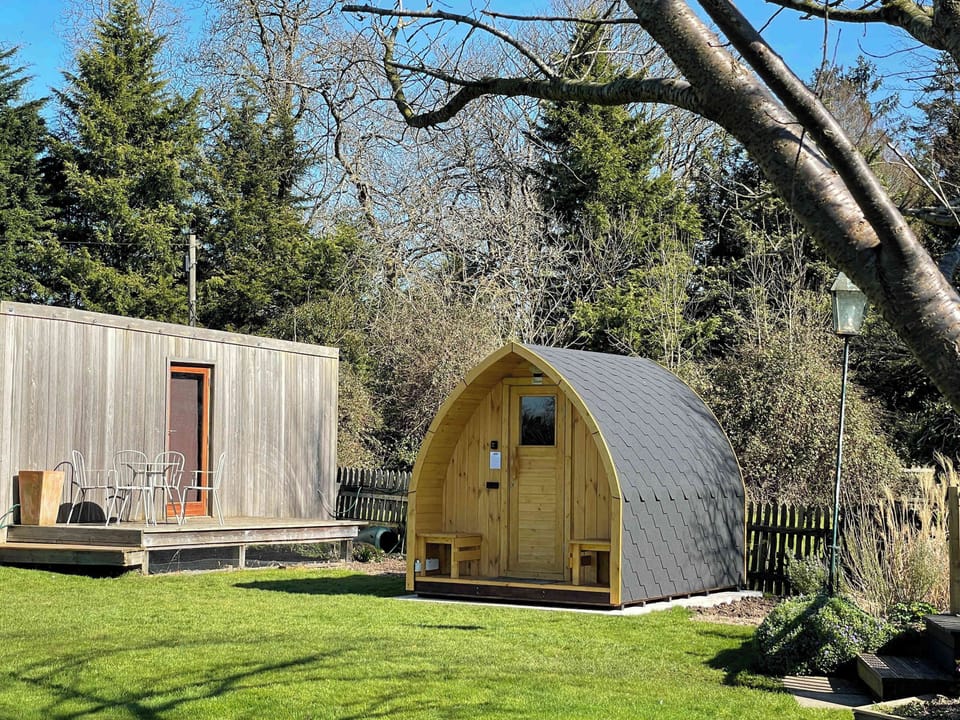 Parsons Pleck, Birlingham - Host & Stay