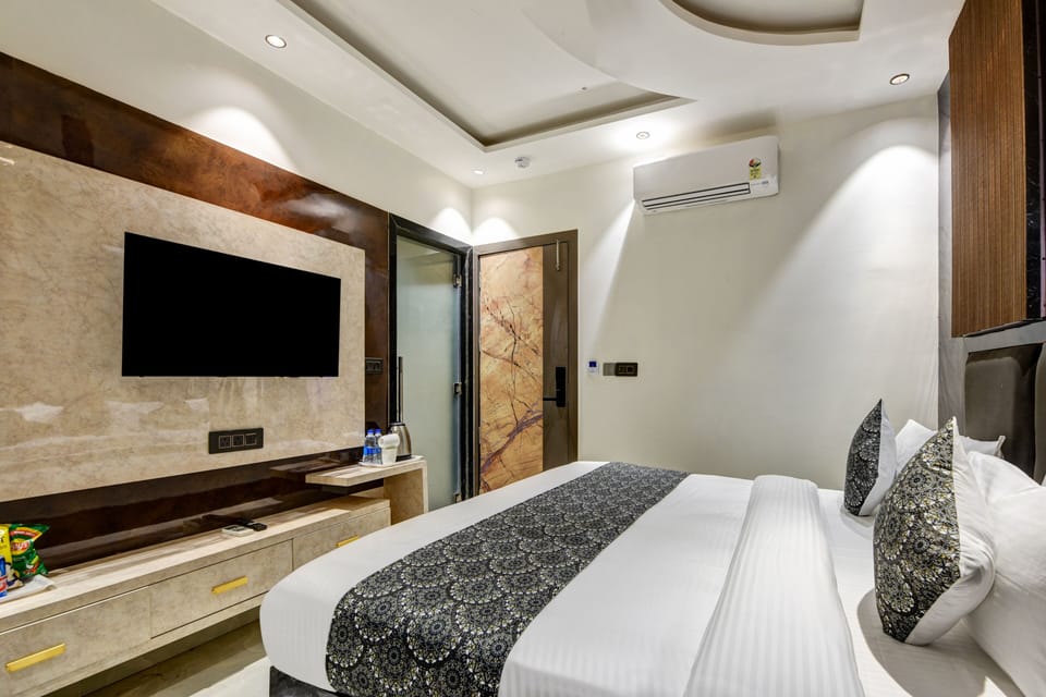 Classic Double Room, Non Smoking | Desk, laptop workspace, free WiFi
