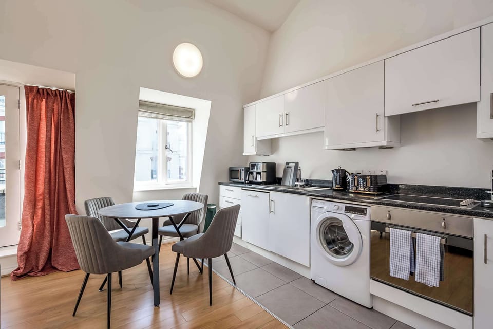 Apartment | Living area | TV