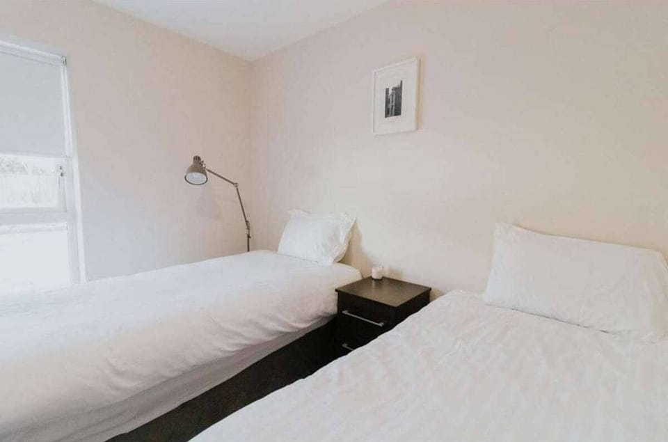 Apartment, 3 Bedrooms (Deluxe) | Living area | Flat-screen TV