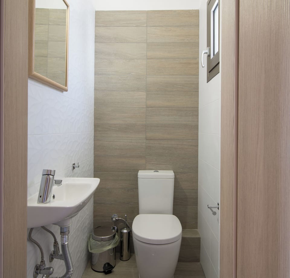 Duplex | Bathroom | Shower, hair dryer, slippers, towels