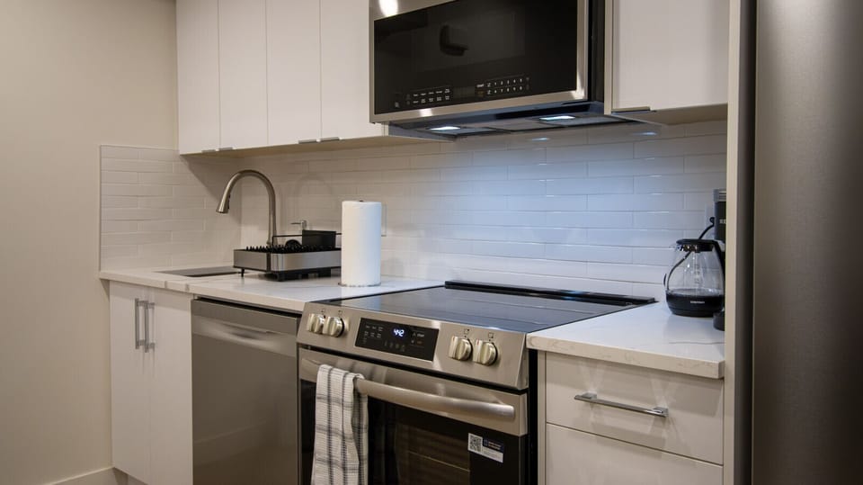 Cook like a local. Our sleek, full kitchen features modern appliances and everything you need to whip up a meal after a day at the Stampede or a hike in the Rockies.