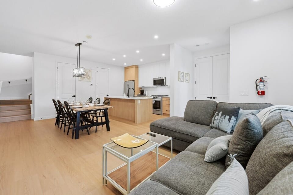 Kick back and relax after a day at the Calgary Zoo or Heritage Park. Whether it’s a family movie night on the smart TV or a cozy afternoon on the plush sofa, our living room is your perfect home base.