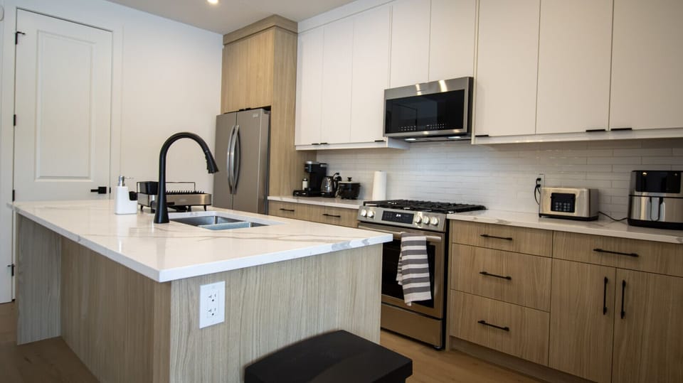 Fully stocked Kitchen with Appliances, Hood fan and Big Microwave