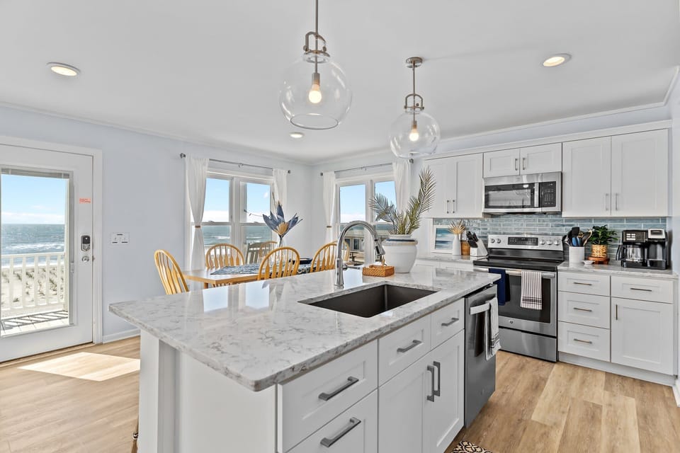 Mid Level: Fully Stocked Kitchen
