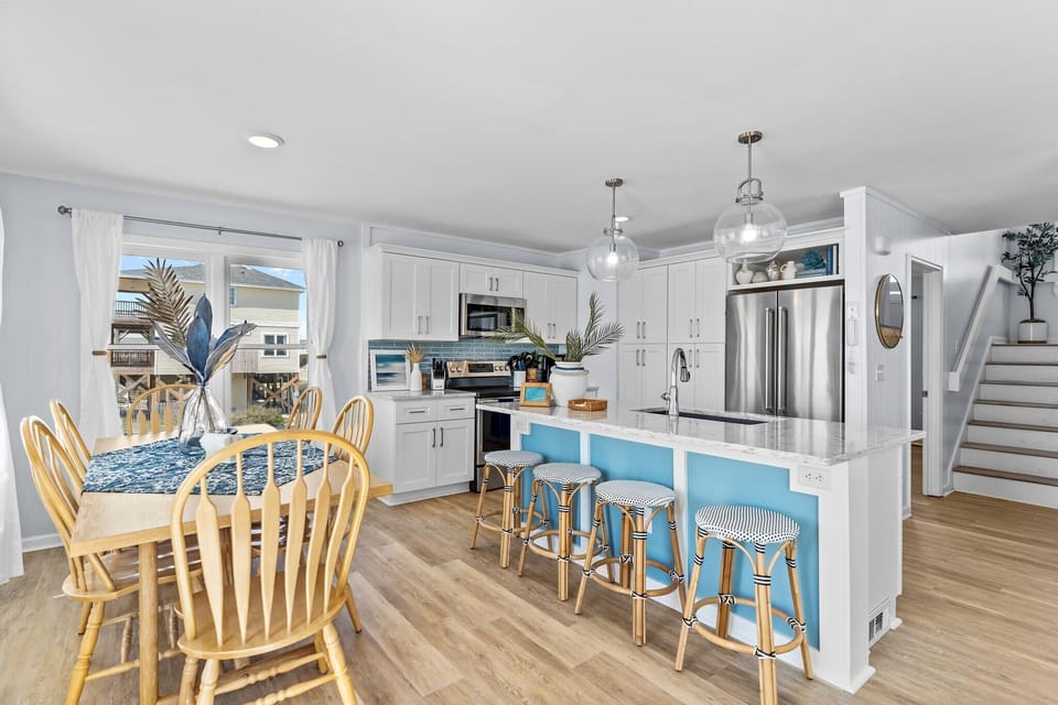 Mid Level: Dining Area & Breakfast Bar