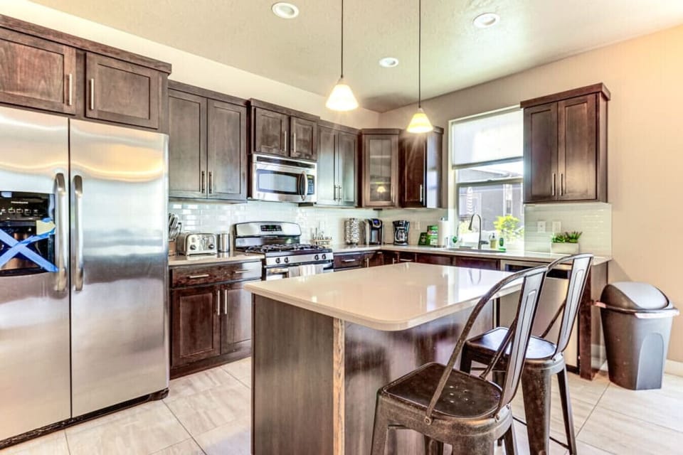 Kitchen | Quartz Island | Stainless Steel Appliances