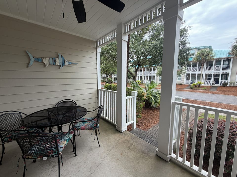 Back Patio (Table, Chairs, Fan)