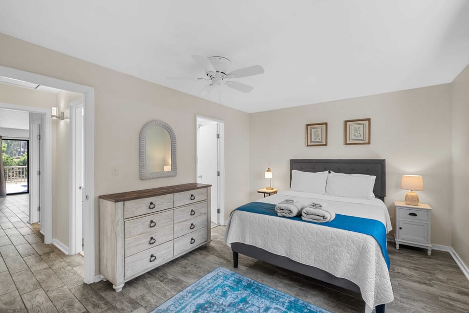 Twin bed also added to the bedroom ... Not show in photo