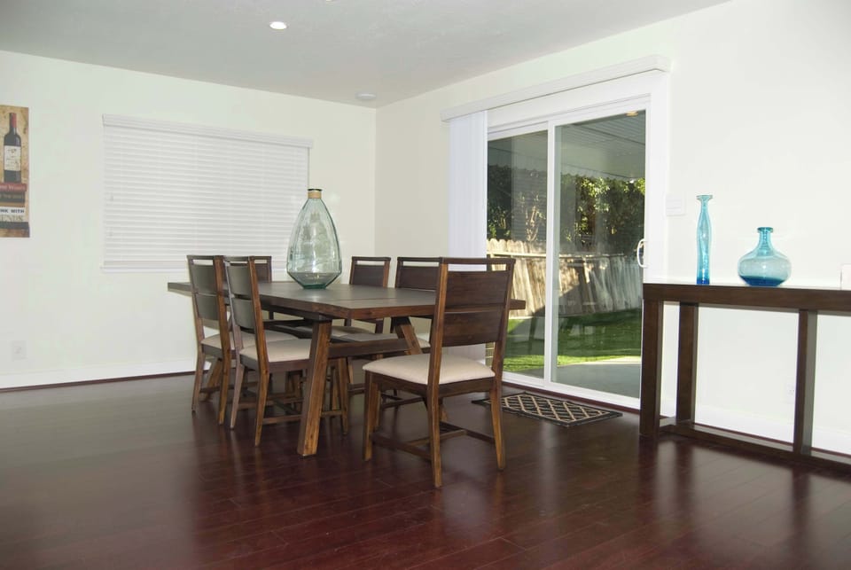 Large Dining Table sits 8