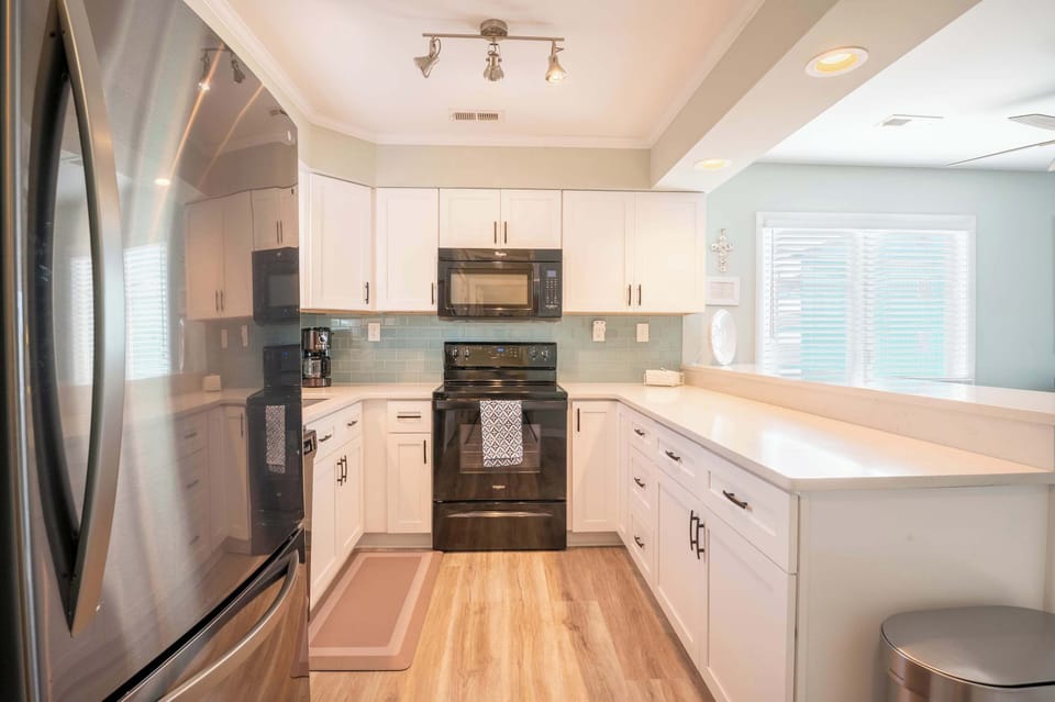 Glass tiled well-appointed kitchen
