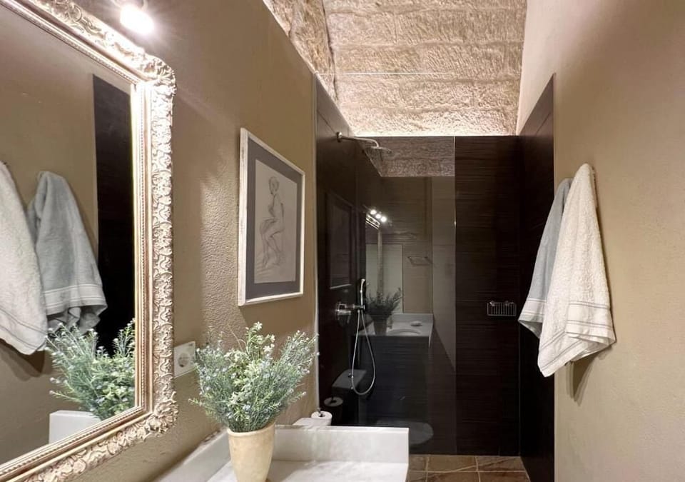 Double Room, Courtyard View | Bathroom