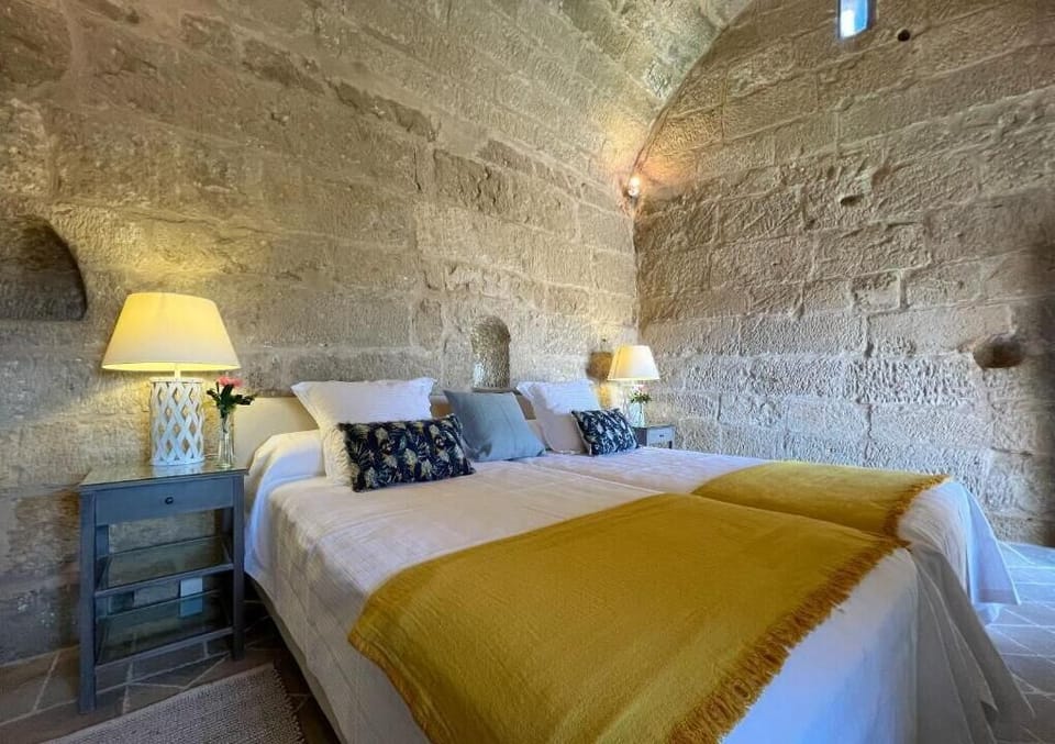 Double Room, Courtyard View | In-room safe, free WiFi