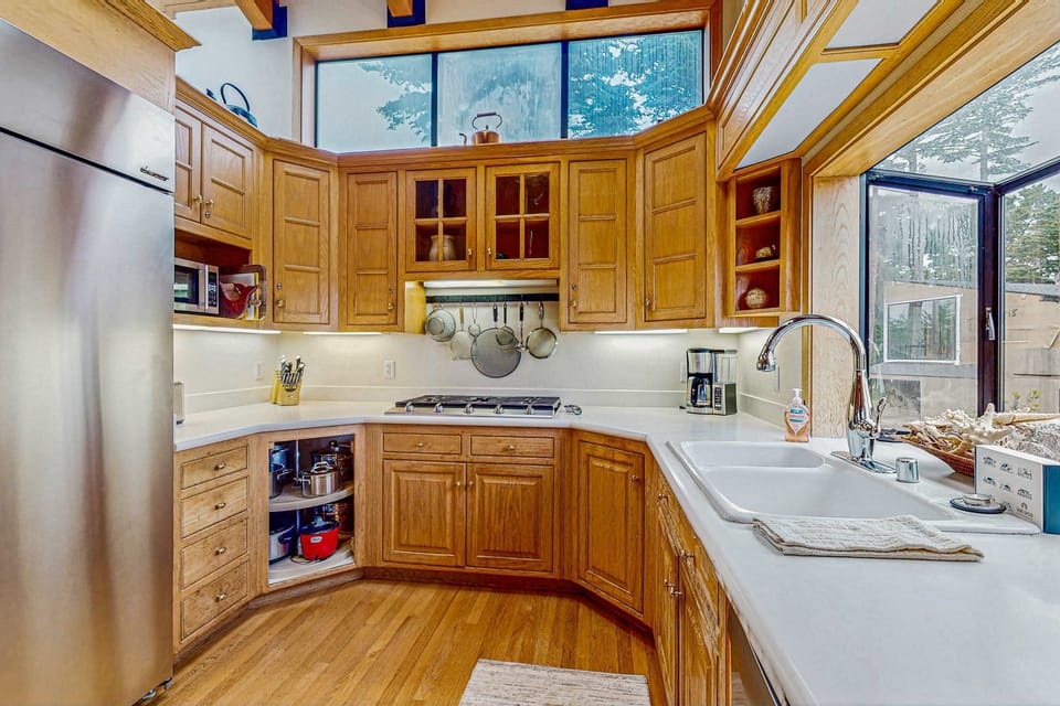 With ample counter space and stunning views, this kitchen invites you to create delicious feasts while soaking in the beauty of Sea Ranch.