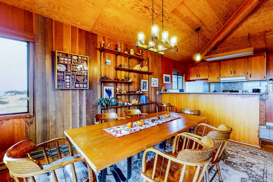 Dine with a view! This spacious table is perfect for family meals or casual brunches, overlooking the coastline.