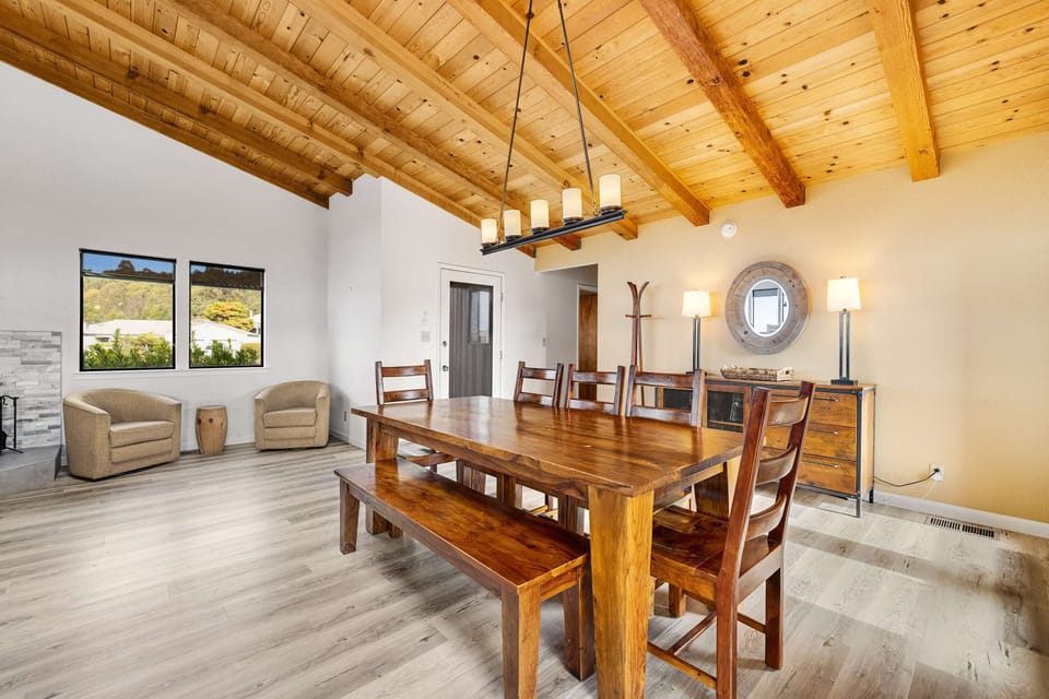 Bright and inviting, this cozy dining area is perfect for enjoying a family feast or a quiet breakfast with a view.
