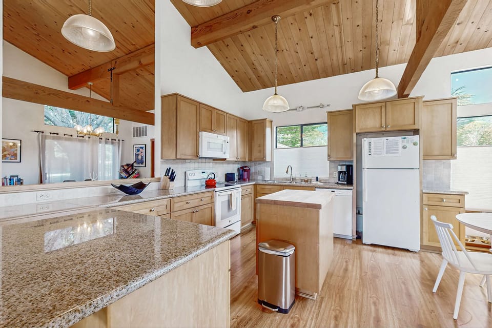 With a bright and airy layout, this kitchen inspires family meals and late-night snacks, making every culinary moment enjoyable.