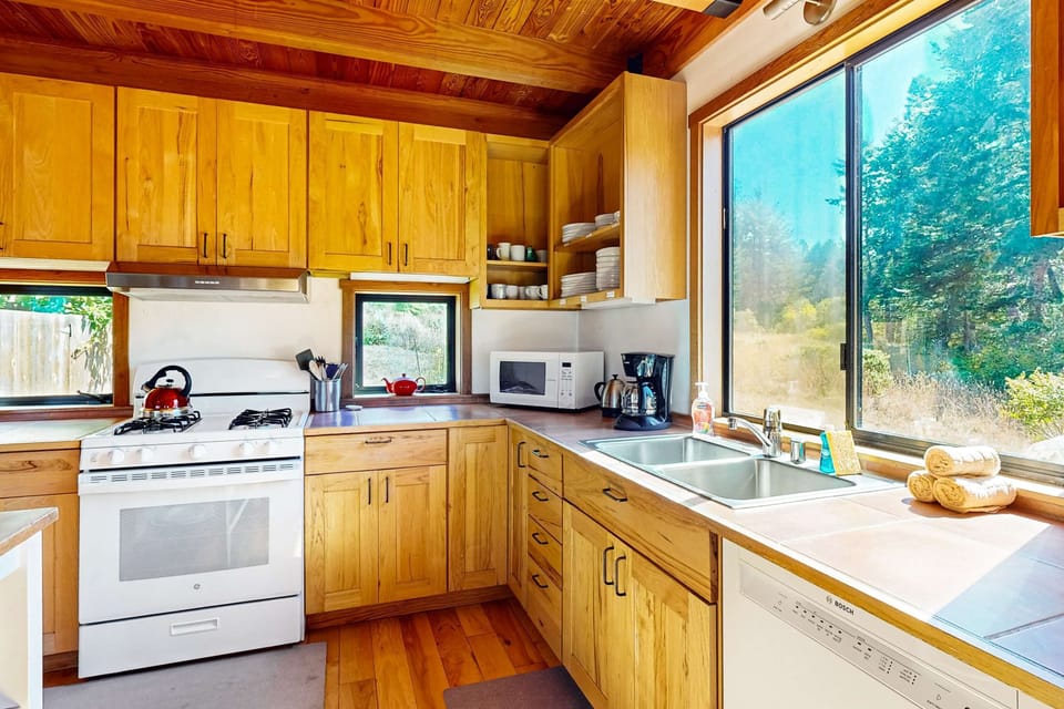 This functional kitchen allows you to prepare delicious meals while enjoying natural light and beautiful outdoor views.