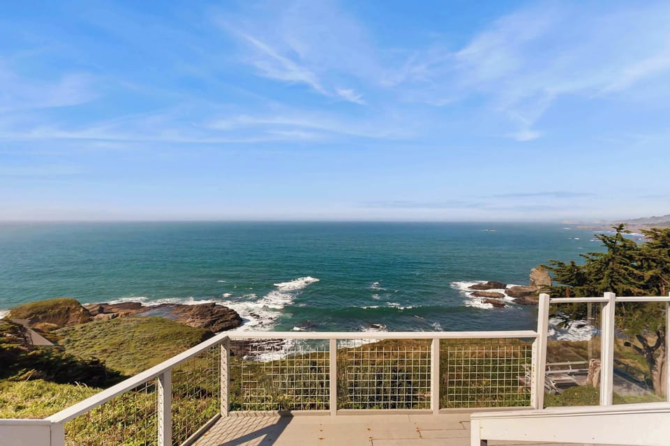 Step out to the upper deck and take in the panoramic Gualala coastline -- waves crashing on the rocks below and nothing but ocean to the horizon.