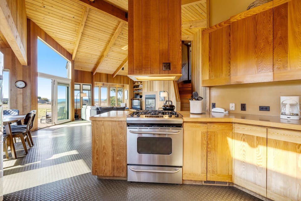 This kitchen combines functionality and style, offering ample space to prepare your favorite dishes while enjoying the coastal ambiance.