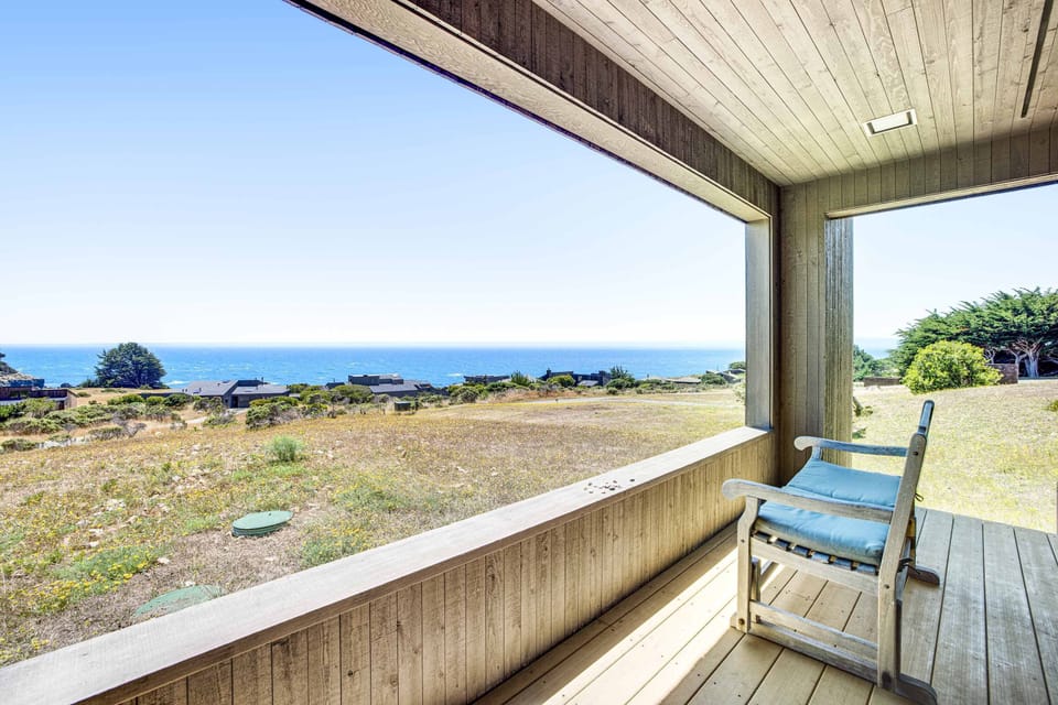 Find your favorite spot on this expansive deck, where the sounds of the sea and stunning vistas create a serene getaway.