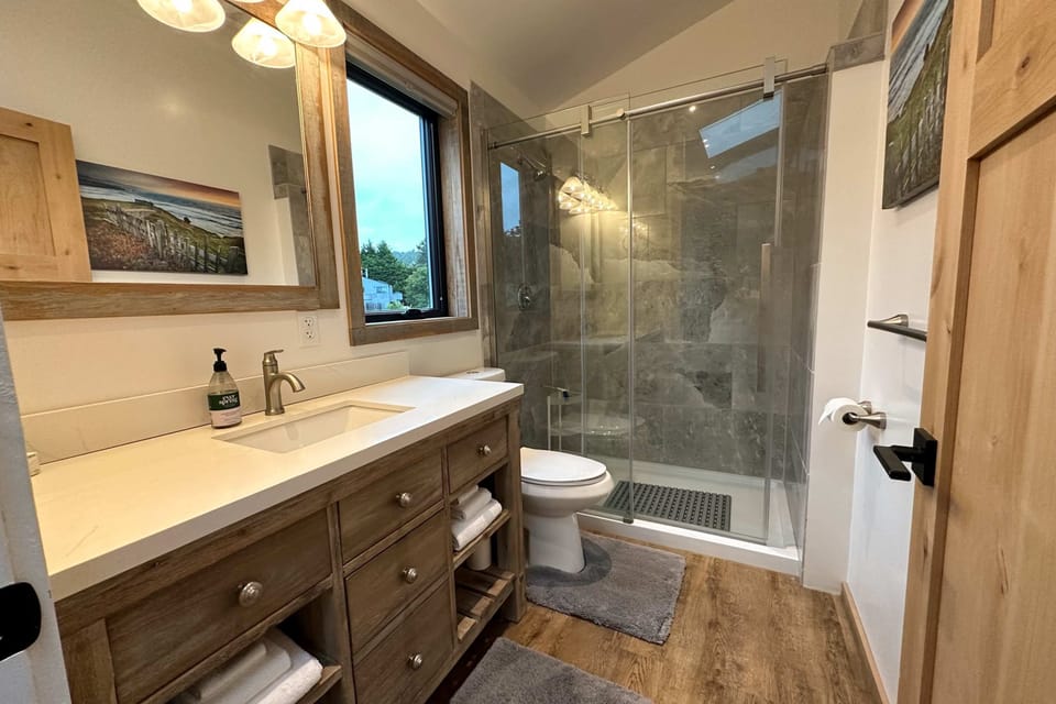 Bright and functional, this bathroom offers a modern design that enhances your stay with comfort and convenience.