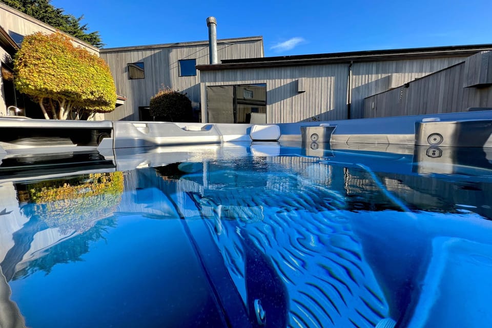 Step into your private hot tub and let the warm water melt away your cares while you gaze at the horizon.